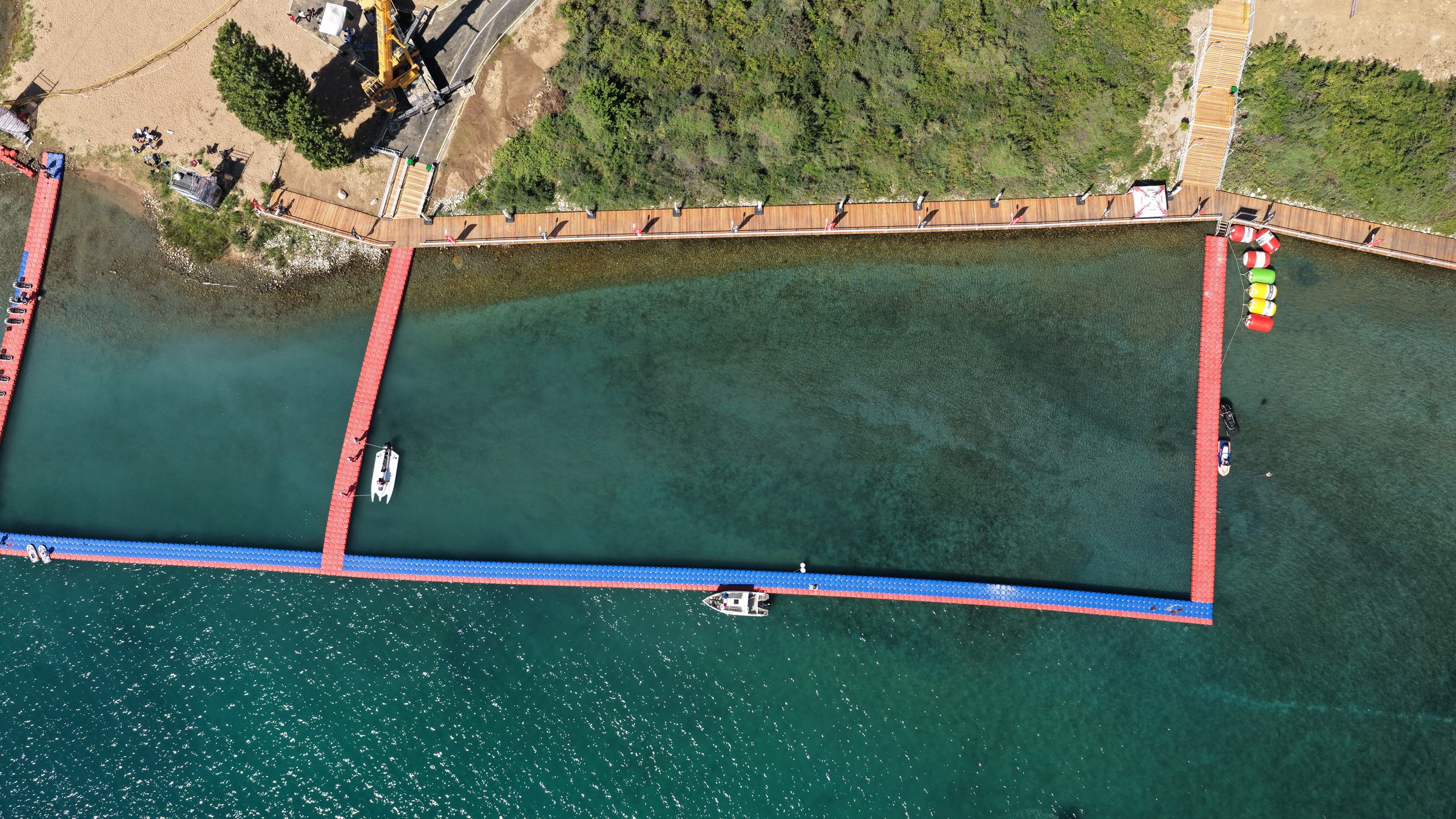 Floating pontoon race course on the lake